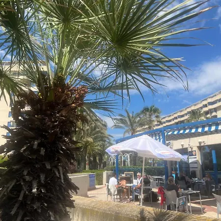 Beachfront Family With Pool Apartamento